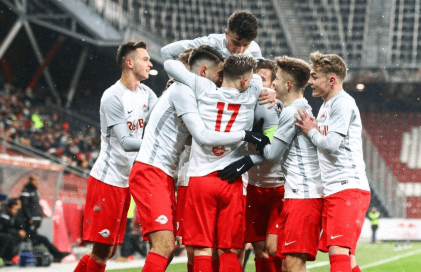  莱比锡红牛强势出击，主场完胜劲旅紧追前三